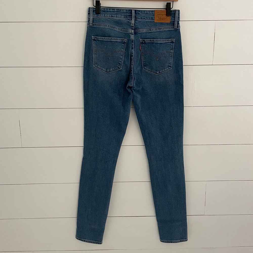 Levi’s Ripped Jeans - Picture 2 of 6